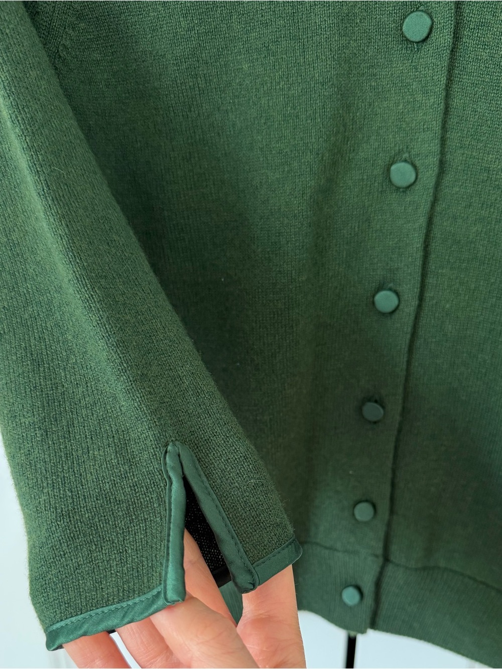 Doen Tess 3/4 Sleeve Wool and Cashmere Cardigan Sweater in Ivy - Picture 4 of 10